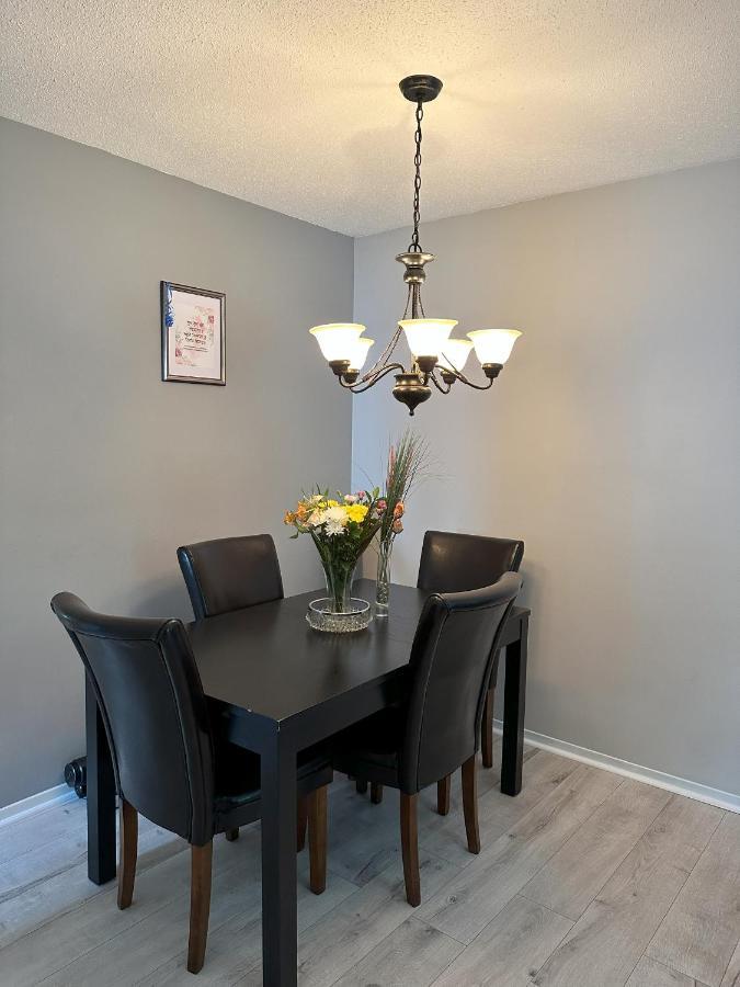 Castlerooms Homestay Ottawa Exterior photo